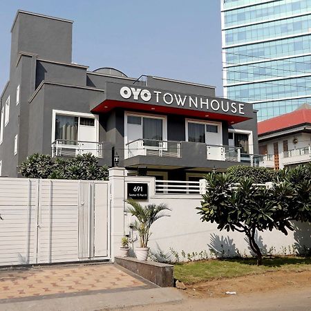 מלון Oyo Townhouse 027 Sector 15 גורגאון מראה חיצוני תמונה